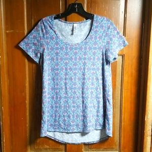 Lularoe Short Sleeve Tee size small